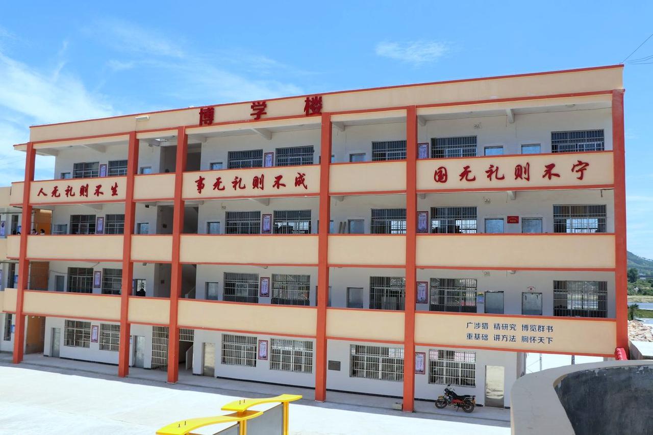 于都梓山中学 · 校园文化墙完工实景