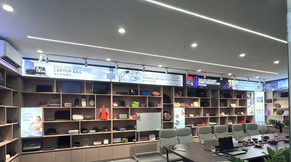 布威隆办公区书架墙完工实景