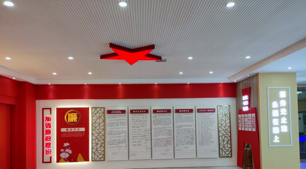 展厅 · 服务台与动线